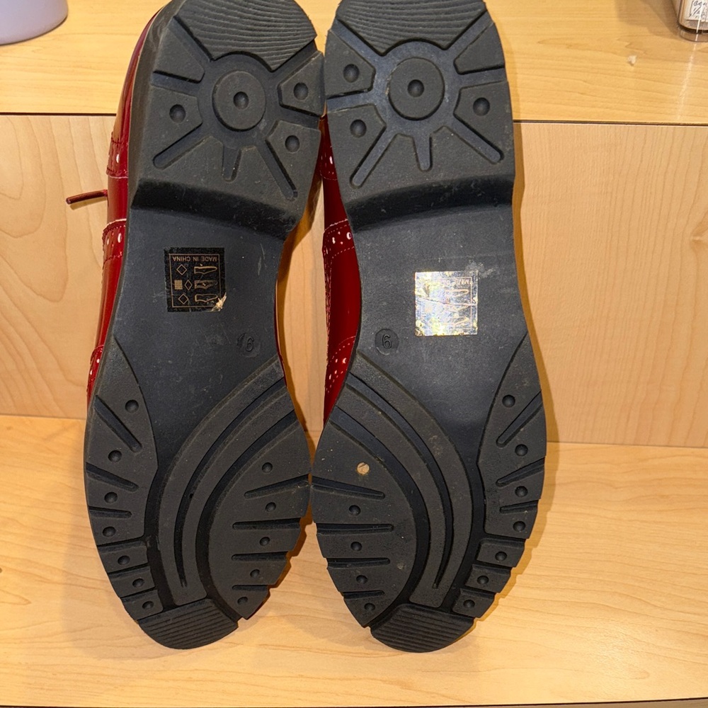 Red Oxford Women's Shoes - Picture 4 of 5